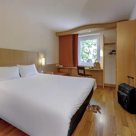 Ibis Hotel 3*